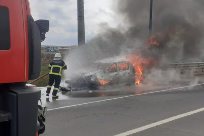 Diyarbakır'da trafik kazası: Araçlardan biri alev aldı