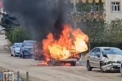 Elazığ’da otomobil alev alev yandı