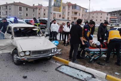 Erzincan’da trafik kazası: 3 yaralı
