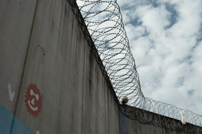 Fransa'da farklı hapishanelere saldırılar düzenlendi