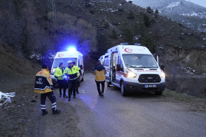 Gümüşhane'de otomobil uçuruma yuvarlandı