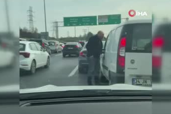 İstanbul'da aracından indi, tartıştığı sürücüye saldırdı