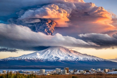Yanardağ patlamaya hazır: 300 bin kişi felakete hazırlanıyor