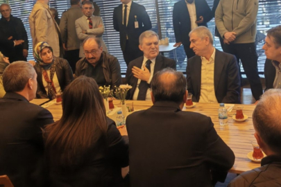 Abdullah Gül, Sırrı Süreyya Önder'in tedavi gördüğü hastaneyi ziyaret etti