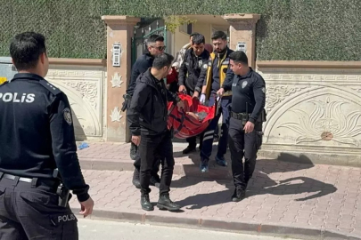 Eşini bıçaklayıp, intihara kalkıştı