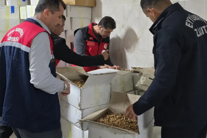 Gıda teröristleri yine iş başında! Baklanın içine katarken yakalandılar