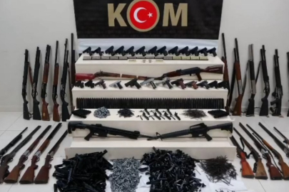 Van'da 13 adreste çok sayıda silah ve mühimmat ele geçirildi