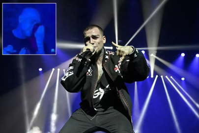 Ezhel konserinde iğrenç olay: İç çamaşırını kokladı