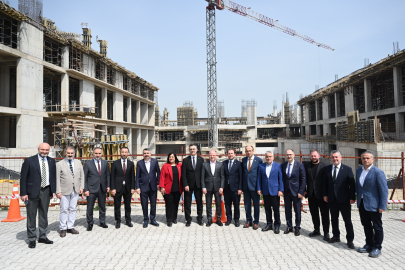 AK Parti Bursa İl Başkanı Davut Gürkan ve 6 milletvekilinden BTÜ çıkarması