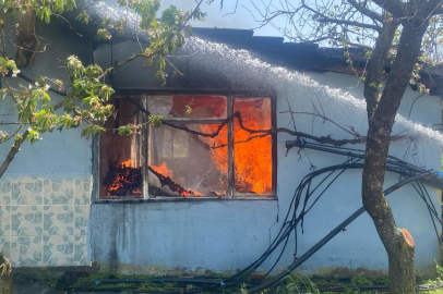 Balıkesir Sındırgı'da ev yangını korkuttu