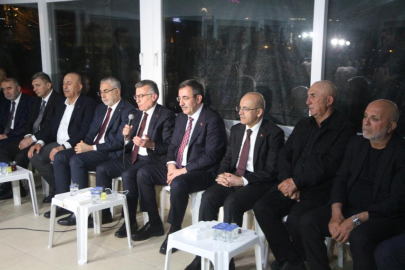 Cumhurbaşkanı Yardımcısı Yılmaz'dan Mevlüt Çavuşoğlu'na taziye ziyareti