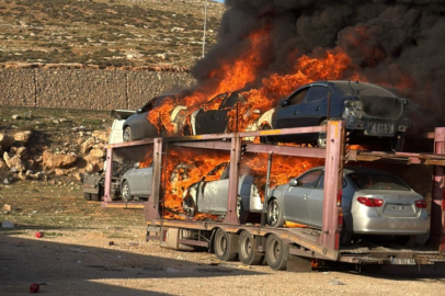 Hatay'da Suriyelilerin hayallerini süsleyen araçlar alevlere teslim oldu