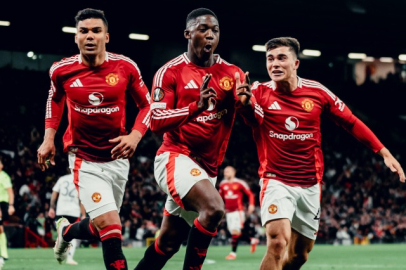 Manchester United'tan tarihi geri dönüş