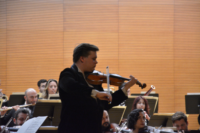 Bursa'da keman virtüözü Daniil Bulayev sanatseverlerle buluştu