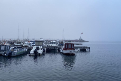 Çanakkale Boğazı'nda gemi trafiğine sis engeli! Geçişlere kapatıldı