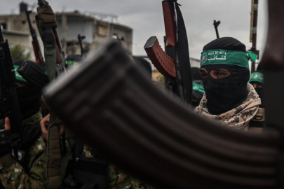 Kassam Tugayları: Esir askere ulaşılamıyor ancak onu koruyanlardan birinin naaşı bulundu