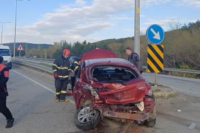 Çorum’da iki otomobil çarpıştı: 3 yaralı