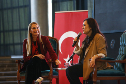 Bursa'da Türkan Şoray'ın katılımıyla "Yılanı Öldürseler" film gösterimi ve söyleşisi yapıldı