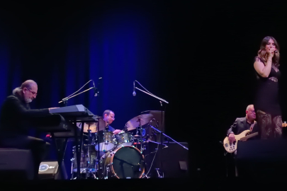 Bursa'da Kürşat Başar Orkestrası konser verdi