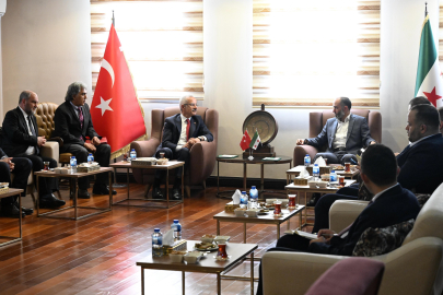 Bakan Uraloğlu, Suriye Kara ve Deniz Limanları Genel İdaresi Başkanı Bedevi ile bir araya geldi