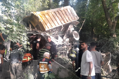 Hatay'da  freni patlayan hafriyat kamyonu dehşet saçtı: 1 ölü