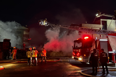 İstanbul Pendik’te palet fabrikasındaki yangın söndürüldü