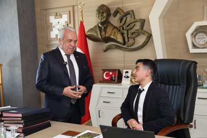 Bursa Nilüfer Belediye Başkanı Şadi Özdemir makamını çocuklara devretti