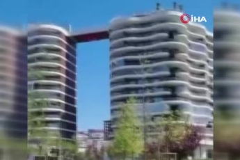 İstanbul'da deprem esnasında sitenin üst katındaki havuz suyu taştı: O anlar kameraya yansıdı