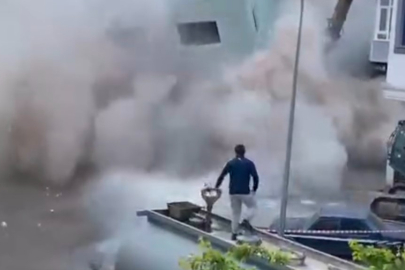 İstanbul Kartal'da bir bina yıkım esnasında çöktü