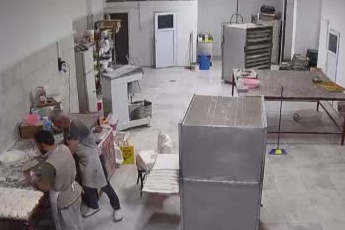 İstanbul Silivri’de elleri hamurlu fırıncıların depreme yakalanma anları kamerada