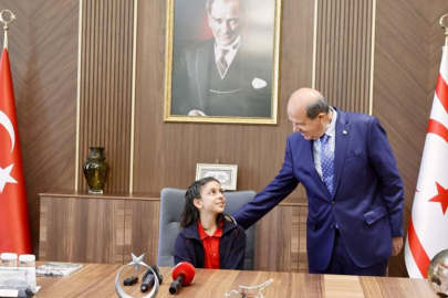 Tatar, 23 Nisan'da makamını ilkokul öğrencisine devretti