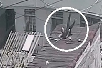 Tekirdağ'da deprem esnasında evinden garajın üzerine atladı