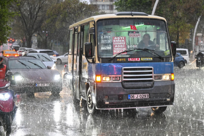Ankara'da sağanak yağış zor anlar yaşattı!