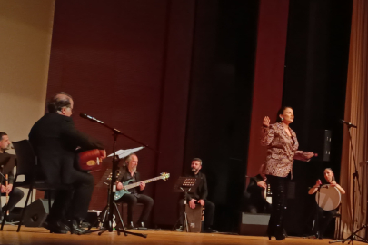 Bursa'da "Uzun İnce Bir Yoldayım" konseri düzenlendi