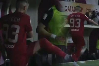 Hakim Ziyech Katar'da da gündem oldu! Oyundan alınınca sinir krizi geçirdi, her yeri tekmeledi...