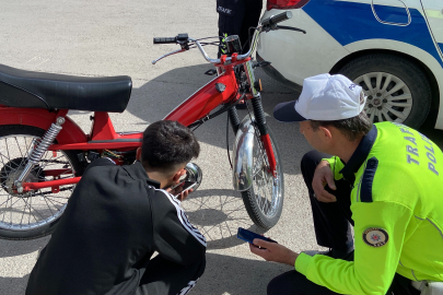Aksaray'da tescilsiz motosikletin kasksız sürücüsüne 26 bin 965 lira ceza