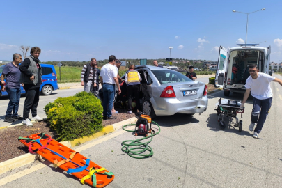 Balıkesir Ayvalık’ta trafik iki otomobil çarpıştı; 1 yaralı