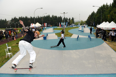 Bursa'da kaykaycılar Mattia Ahmet Minguzzi anısına yarıştı