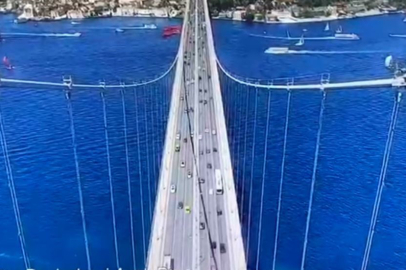 Deprem anı 15 Temmuz Şehitler Köprüsü'nün kamerasına yansıdı