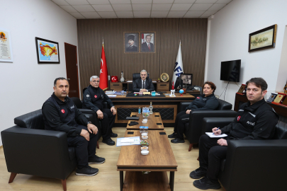 Bursa Valisi Erol Ayyıldız AFAD'ı ziyaret etti