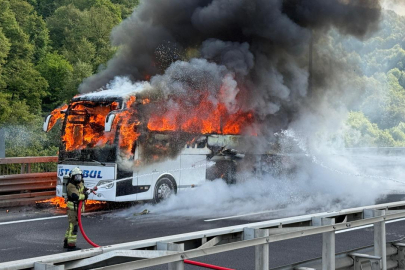 Otoyolda seyir halindeki otobüste yangın