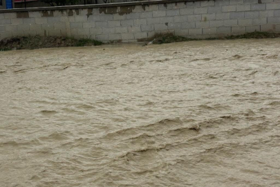 Konya'da vatandaşlar yağmur duasına çıktı, Kulu'da sel oldu