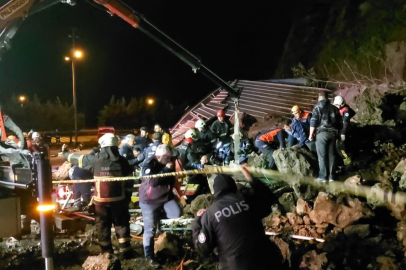 Samsun'da heyelan: Akaryakıt istasyonunda arama-kurtarma çalışması başlatıldı