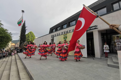 Bursa Nilüfer Belediyesi Halk Dansları Topluluğu Bulgaristan’da alkışları topladı