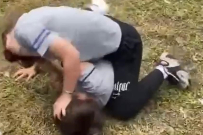 İzmir'de kız öğrenciler saç saça kavga etti