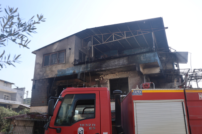 Hatay'da alevlere teslim olan evdeki 4 kişi dumandan etkilendi