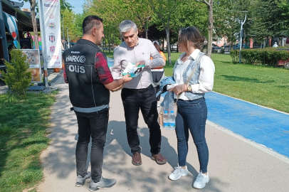 Narkotik polisi Bursa'da vatandaşları bilgilendirdi