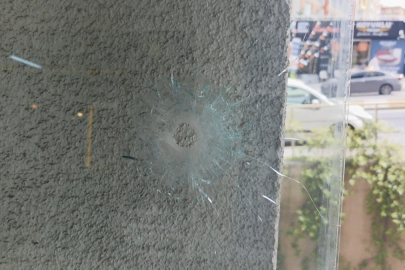 Yaptırdığı dövmeyi beğenmedi: Dövme stüdyosuna kurşun yağdırdı