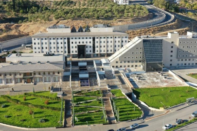 Belediye içinde akılalmaz kavga: Kafasına şekerlikle vurdu, görevden alındı!