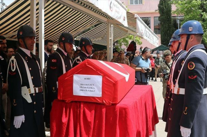 Eğitim faaliyetindeki kazada şehit olan astsubay toprağa verildi